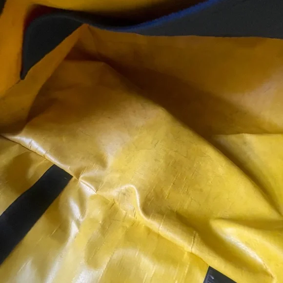 🎀Stylish Red Messenger Bag with Black Trim - Picture 11 of 11